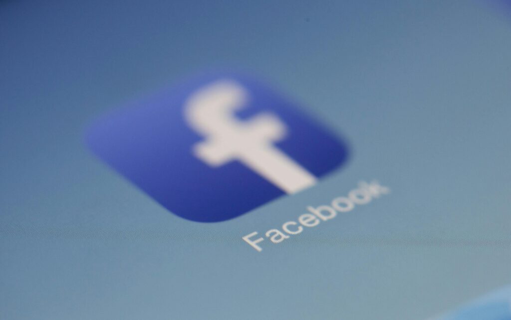 Facebook 20 wskazówek: Jak Skutecznie Optymalizować Treści w Mediach Społecznościowych facebook 20 tekstu