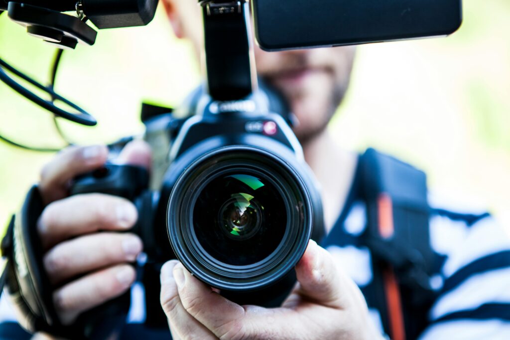 Vlog: Co to jest i jak się rozwija? co to jest vlog, co to vlog, vlog definicja, vlog co to, vlog